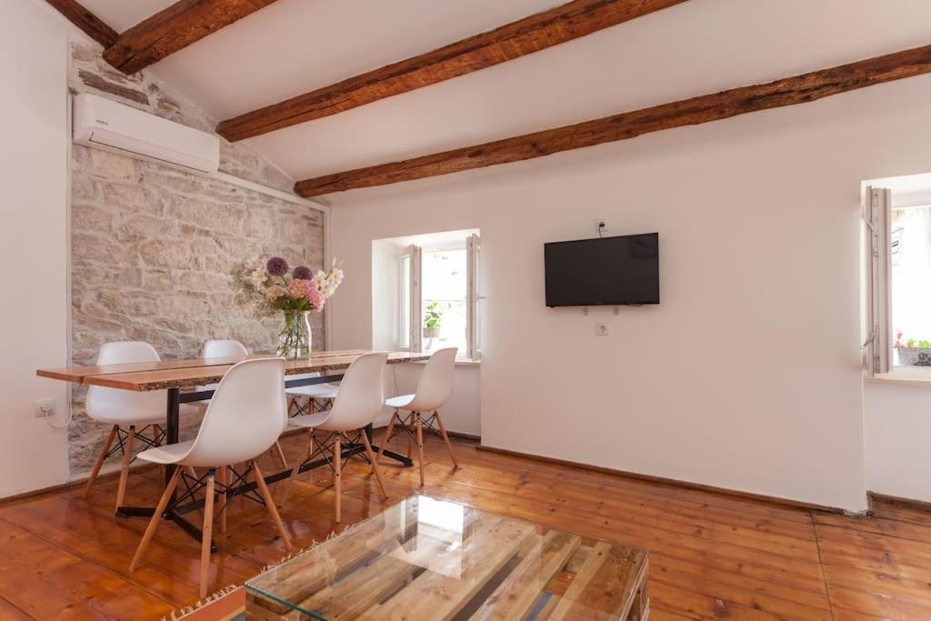 Vintage Apartment Rovinj Old Town Екстер'єр фото