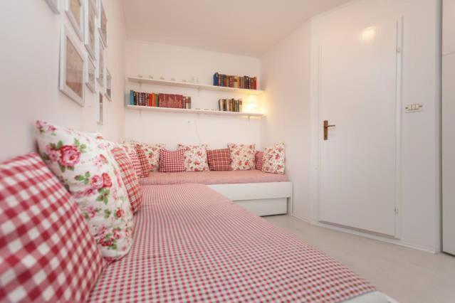 Vintage Apartment Rovinj Old Town Екстер'єр фото