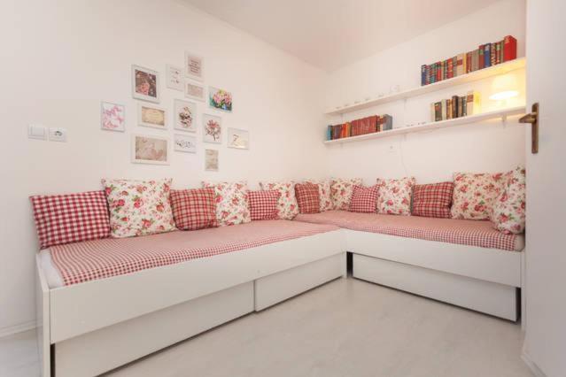 Vintage Apartment Rovinj Old Town Екстер'єр фото